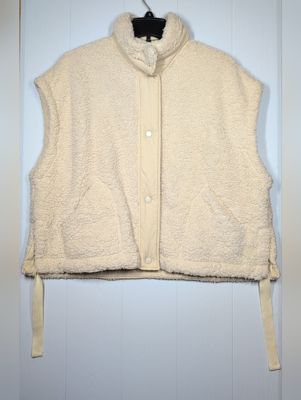 Miou Muse Women's Oversized Sherpa Fleece Button Up Vest Cream Size S/M Pockets